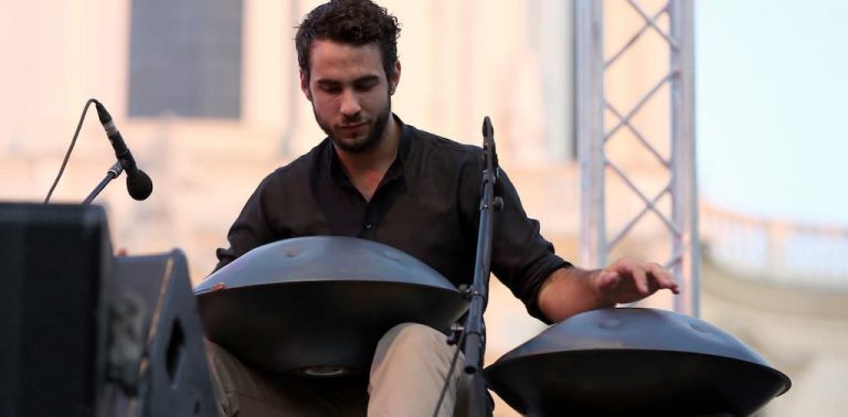 tocar Handpan